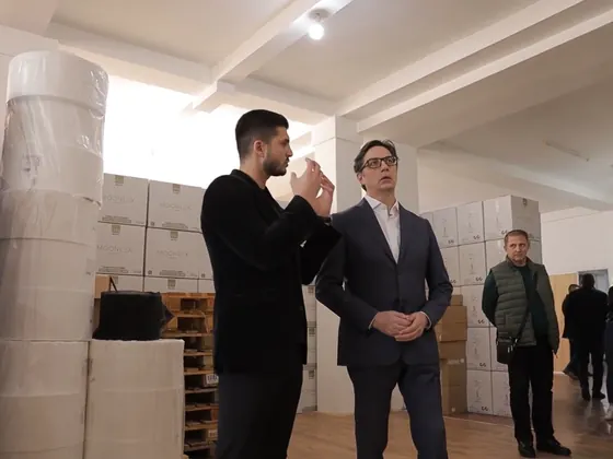 The delegation touring the MOONLEX raw material store